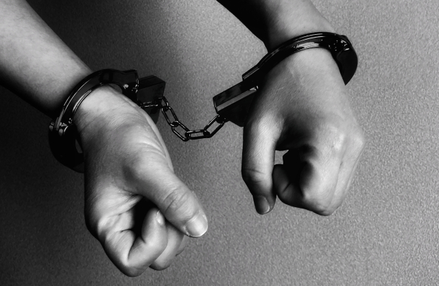 不法就労は企業にも重大なリスク!入管法違反「不法就労助長罪」とは?